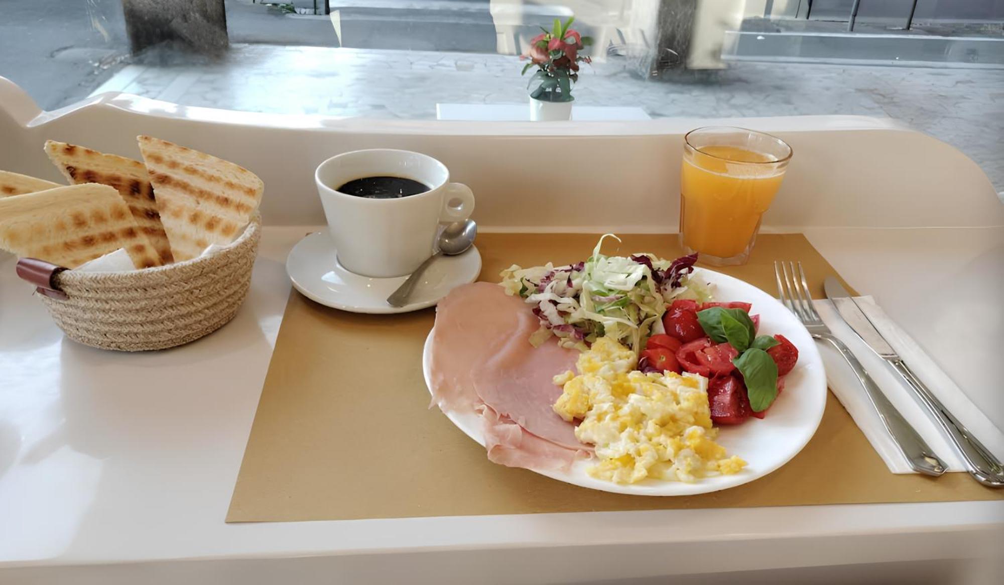 Vittorioveneto126 Acomodação com café da manhã La Spezia Exterior foto